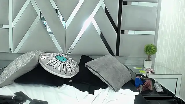 MonzerratBoyer's cam snapshot