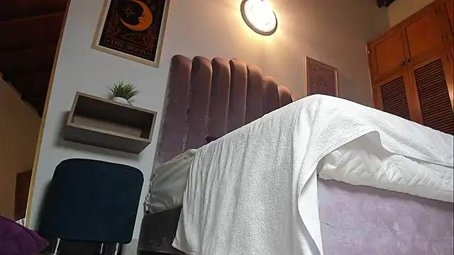 sky_caroline's cam snapshot