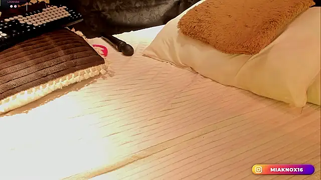 MiaKnox's cam snapshot