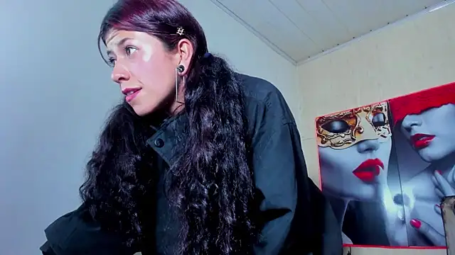 Raven_Rouge_'s cam snapshot