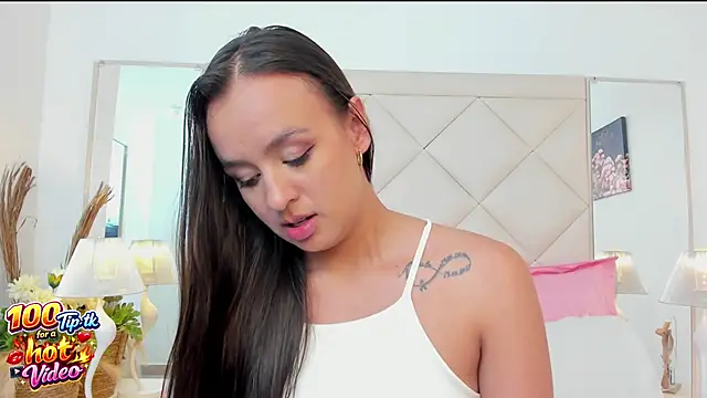 LuciaBenett_'s cam snapshot