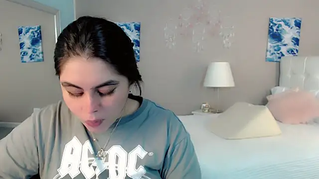 _Maddison_Ivanova_'s cam snapshot