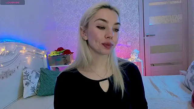 LillyMoure_'s cam snapshot