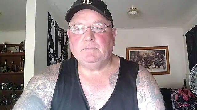 KINKYBLUEYES69 live sex cam