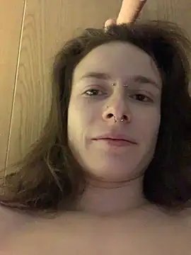 GoldenPussy1329's cam snapshot