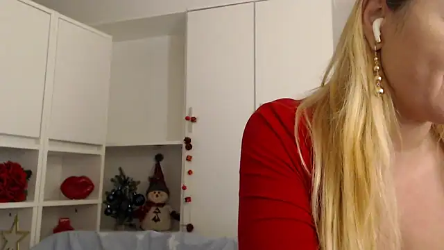 _karolynesyera_'s cam snapshot