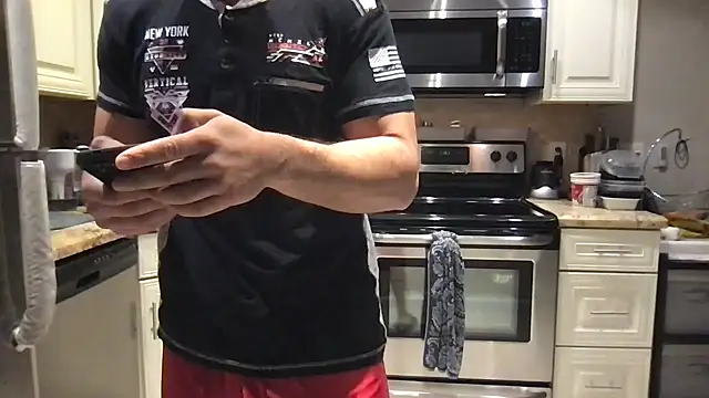 BigGuyMuscle's cam snapshot