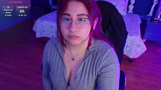 littlee_red's cam snapshot