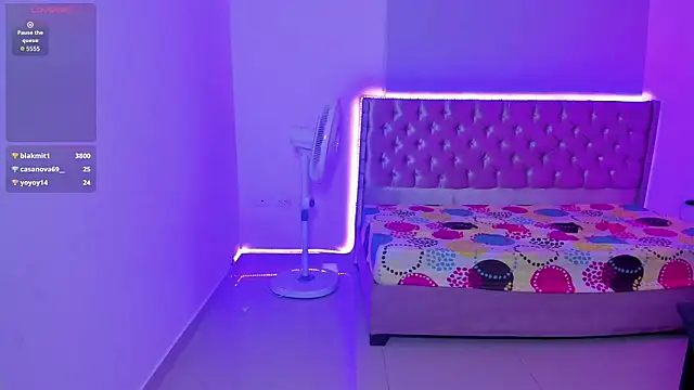 kitty_violet11's cam snapshot