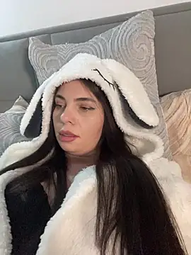 CurlyLara's cam snapshot