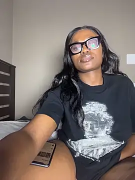 Moonzy77 live sex cam