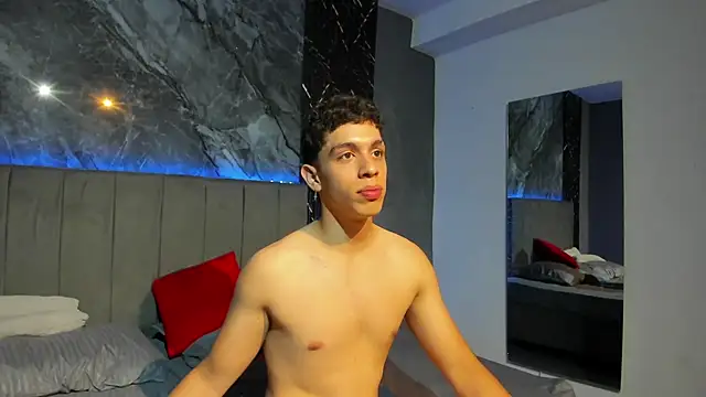 hot_summer_boy_'s cam snapshot