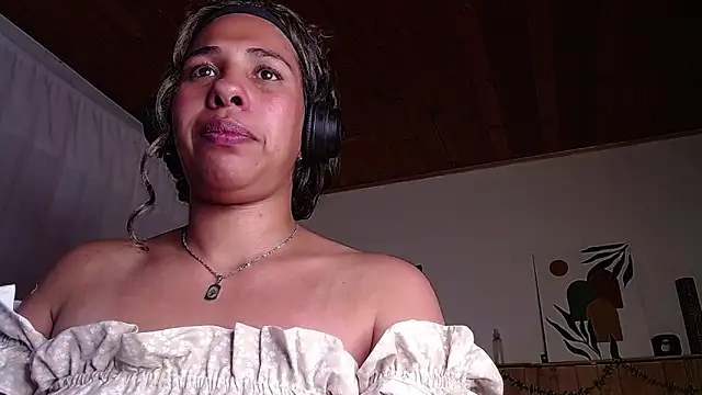 IVONNE_COLLINS33's cam snapshot