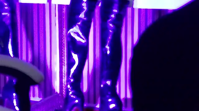 LadyTouch's cam snapshot