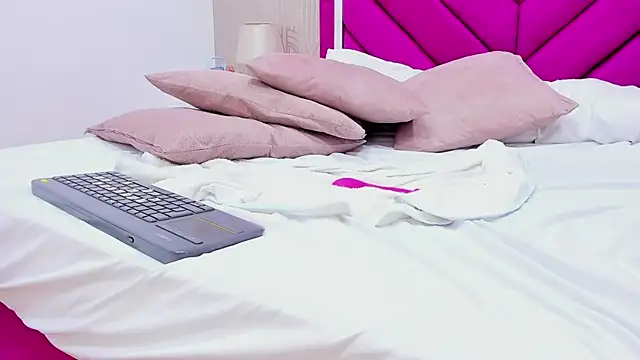 emma_cook_'s cam snapshot