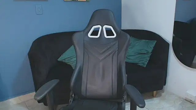 Zamira_Taylor's cam snapshot