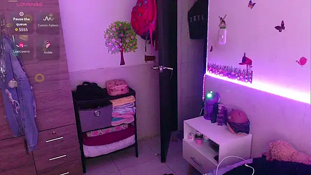 emily_cooper_t's cam snapshot