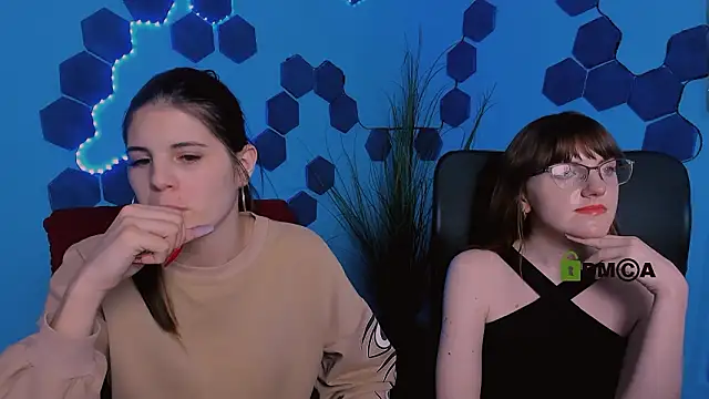 lizzie_boom_'s cam snapshot