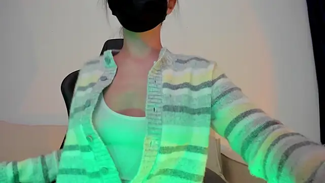 DeferentUproar's cam snapshot