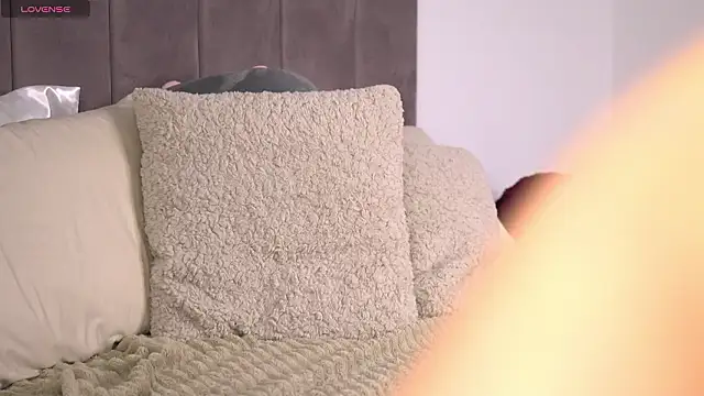 AnaisBellas live sex cam