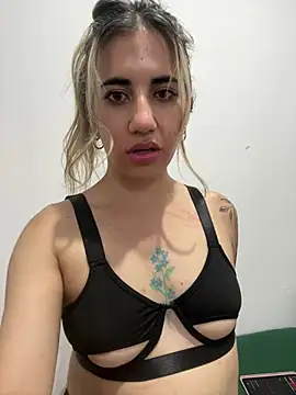 lushPeach live sex cam