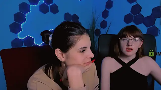 lizzie_boom_'s cam snapshot