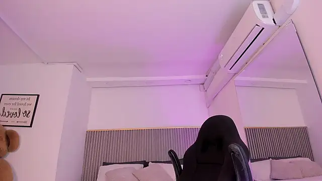 ashvalentine's cam snapshot