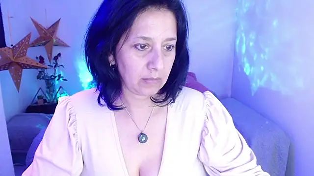 camilalatti's cam snapshot