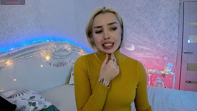 LillyMoure_'s cam snapshot