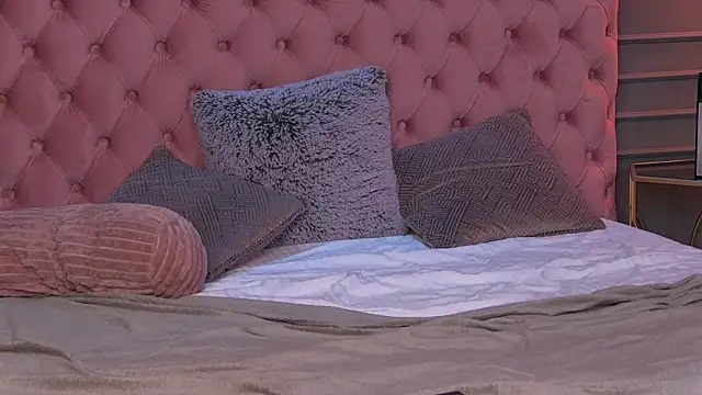 ScarletSnows's cam snapshot