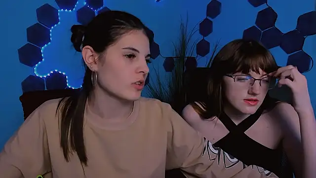 lizzie_boom_'s cam snapshot