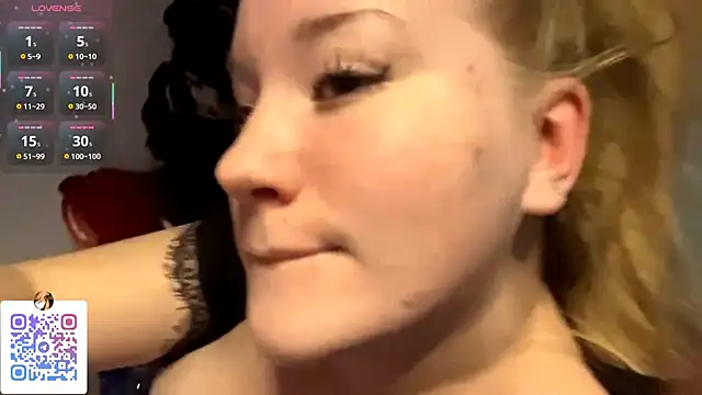 PandaFluff live sex cam