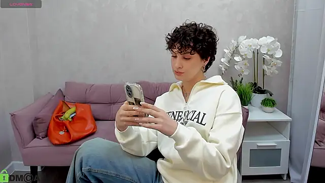 Adeline_Perle's cam snapshot