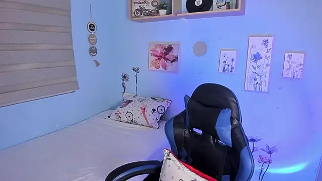 Nicky_lucy_m's cam snapshot