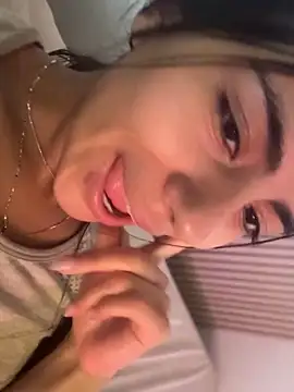 Lilybeeth live sex cam