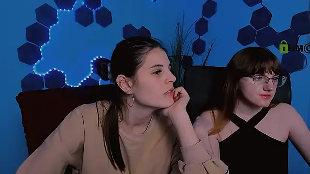 lizzie_boom_'s cam snapshot