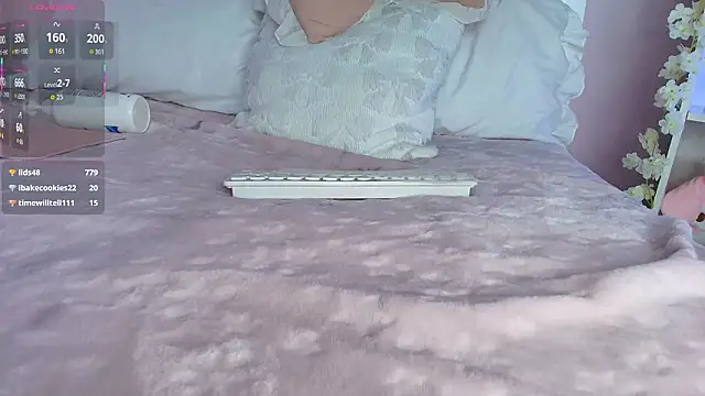 ely_cherry18's cam snapshot