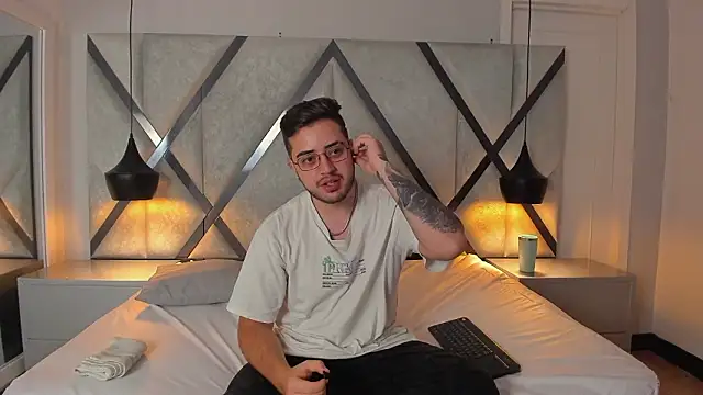 Ethan_Greys's cam snapshot