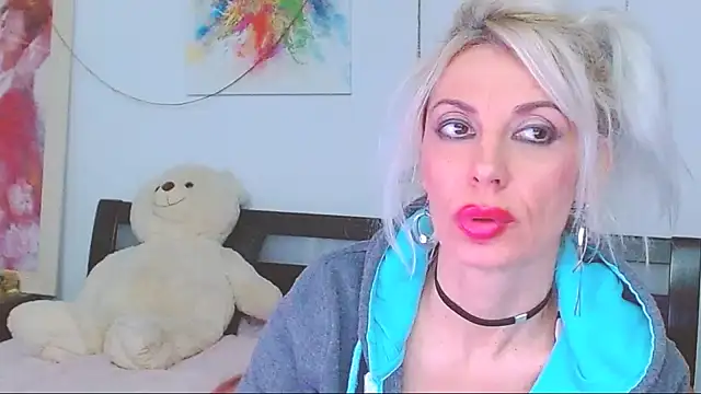 HoneyLara's cam snapshot