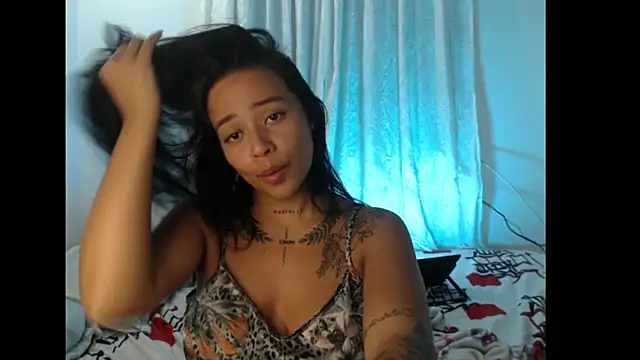 meghan_travis's cam snapshot