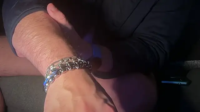 CloudyMuscleBeefy live sex cam