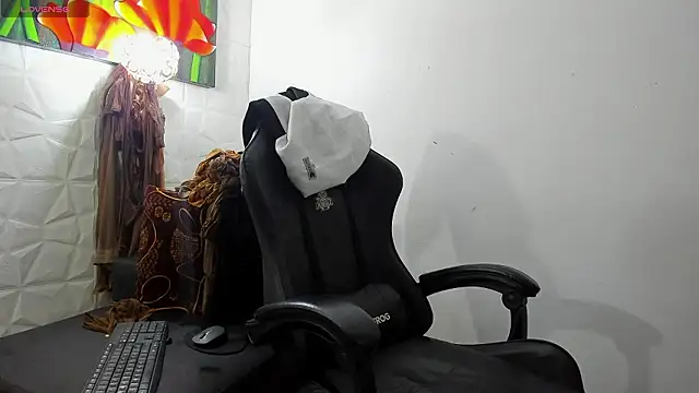 Miss_clarepocahose's cam snapshot