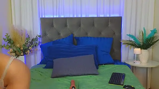 Ariana_Petite live sex cam