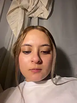 Lilaa2305's cam snapshot