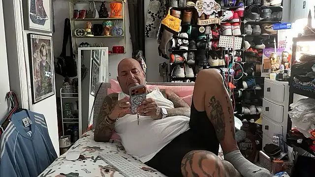 lovetatts64's cam snapshot