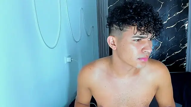 jamescurly00's cam snapshot