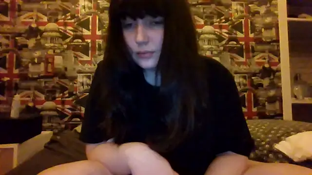 Lynylou live sex cam