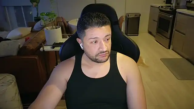 HungandThickLatin's cam snapshot