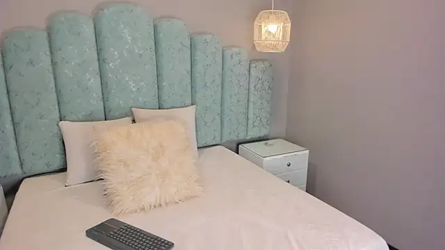 ninacrave_'s cam snapshot