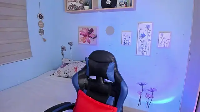 Nicky_lucy_m's cam snapshot